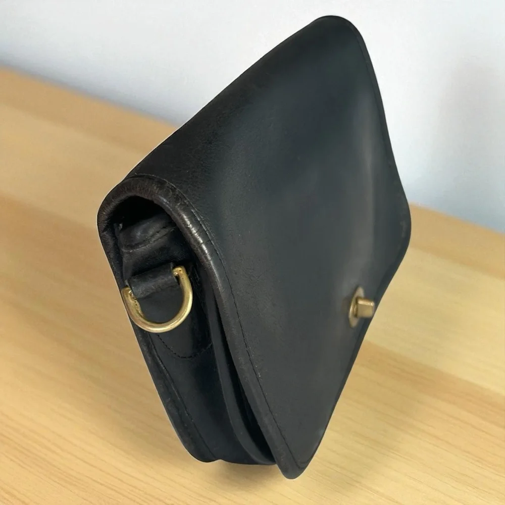 Coach Vintage Slim Turnlock Crossbody Black Leather Convertible Clutch‎